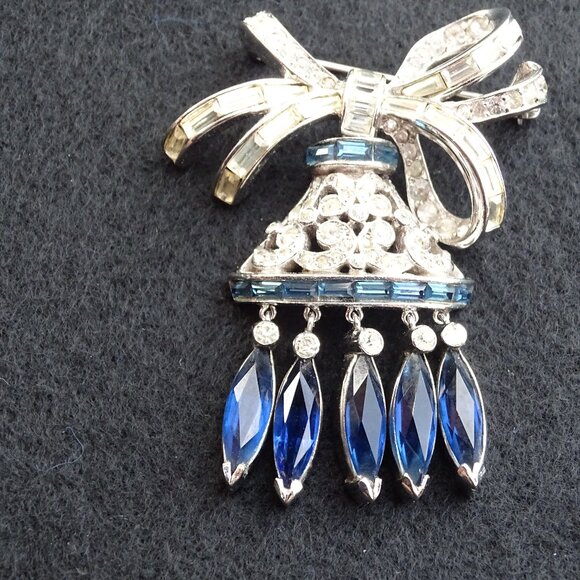 Kramer of New York Rare Moveable Bell Crystal and Deep Blue Stones - Picture 5 of 5